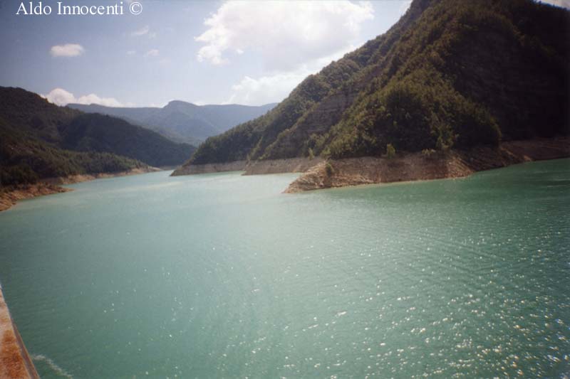 UNA IMMAGINE DEL LAGO DI RIDRACOLI
